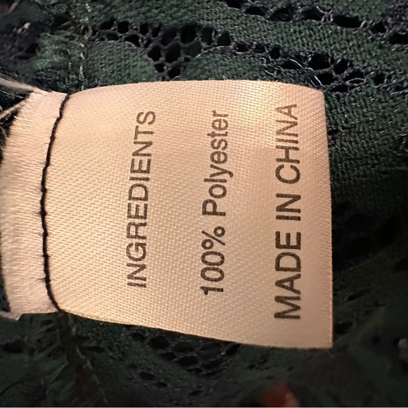 Green lace lined dress. - Picture 4 of 4